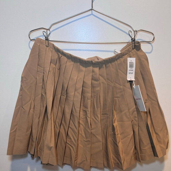 Aritzia Sunday Best
Epiphany Pleated Skirt - Picture 3 of 4